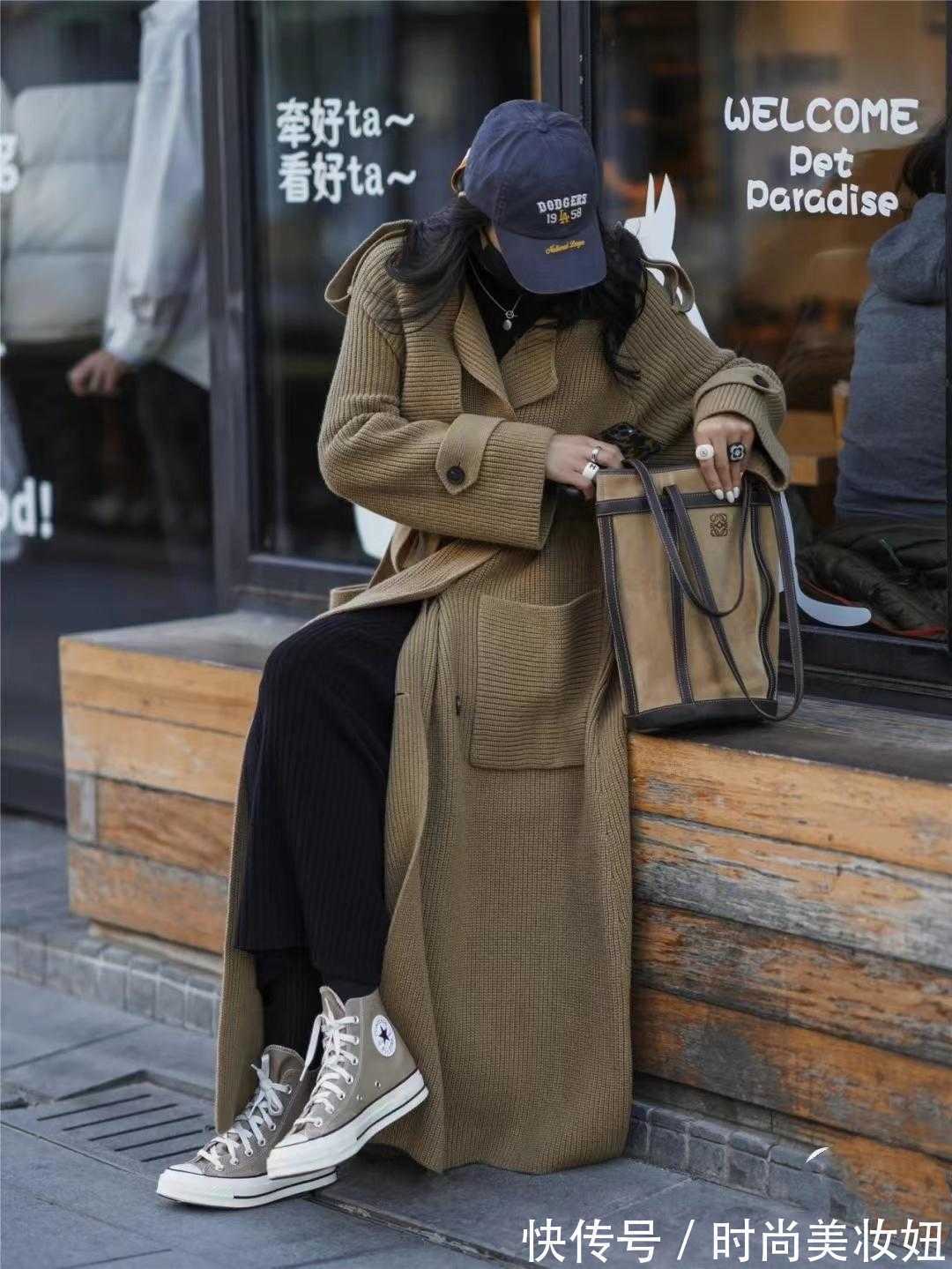 羽绒服 “长外套”到底怎么穿才高级?原来时髦精都这么穿,又飒又美