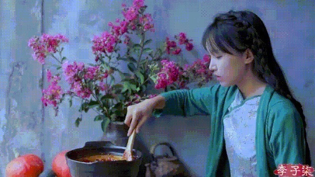 衣服|如果说李子柒的生活对我们不切实际，那她穿的衣服我们倒能学学