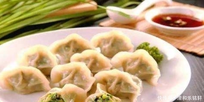 老板|调饺子馅,放香油还是食用油饺子馆大厨都不对,放它香味四溢