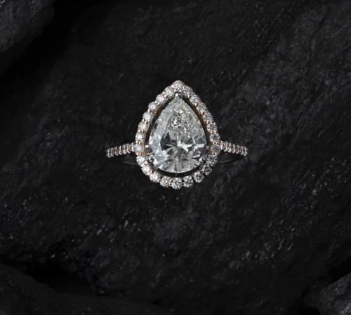 买不起不能看吗?看完人家的订婚戒指,偷偷哭了一个晚上