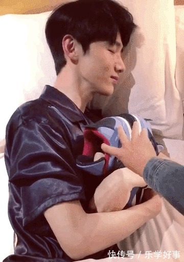 板仔|撩LV总监,穿10W天价球鞋,他是我见过最“烧钱”的板仔!