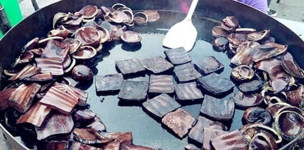 嫌弃|大妈路边卖“又土又丑”的小吃,外地人嫌弃,当地人却排队购买