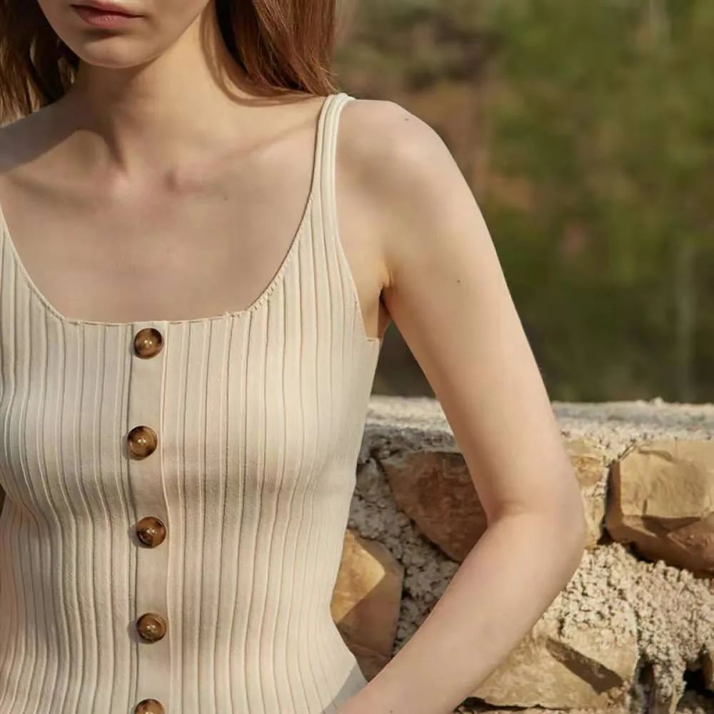 辣妹轮番示范，这几件吊带你可以闭眼入了|教你美 | mccartney