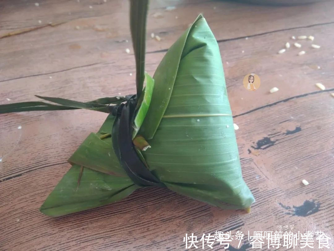 香菇|端午节将至,教你做鲜香味美的咸蛋黄肉粽,软糯诱人,吃了还想吃