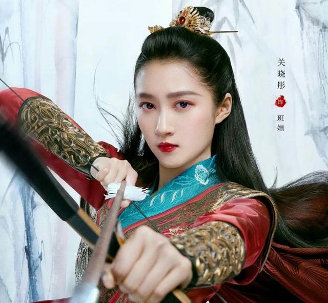 搭档杨超越综艺，侯明昊双剧预定播出，并与宋祖儿关晓彤合作