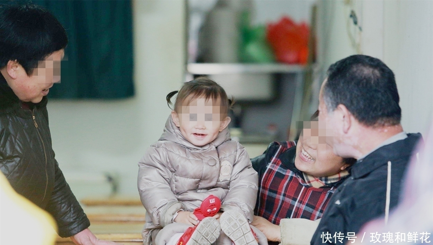 奶奶|“最年轻奶奶”带娃逛街火了，皮肤不输宝妈，网友还缺爷爷不