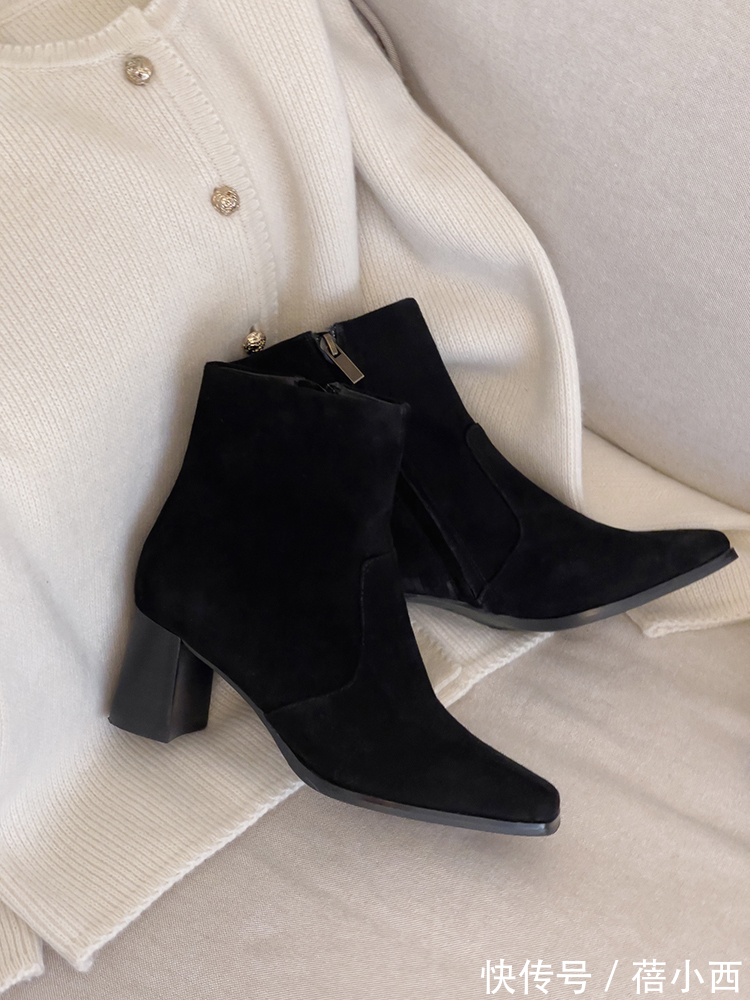 毛衣|40岁左右的女人,一定要有一双“短靴”,穿出毫不费力的高级感