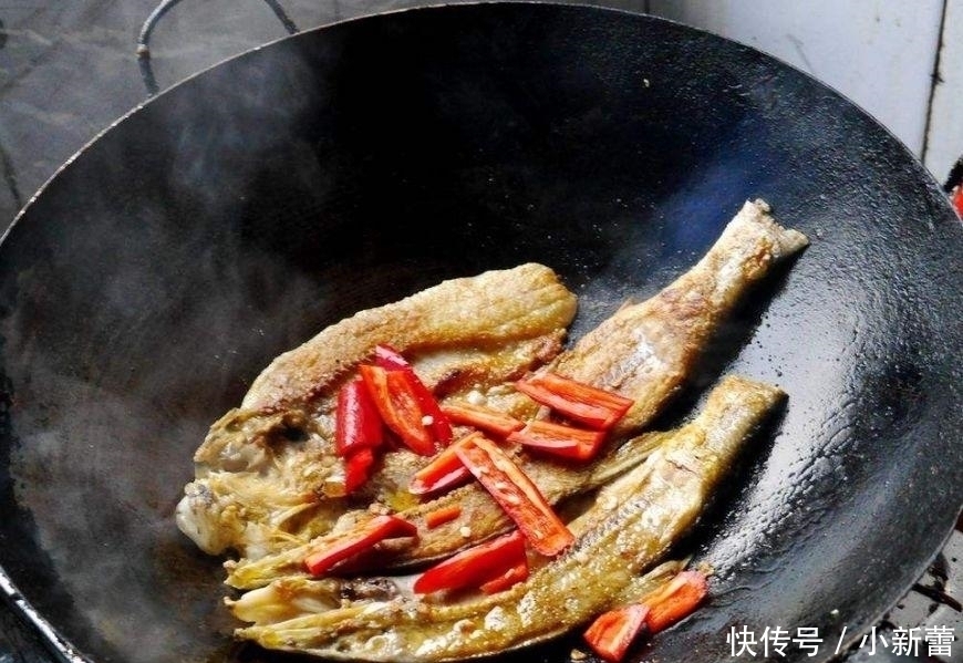煎鱼时, 不要放油后就着急下锅! 多加这一步, 保证不破皮, 不粘锅