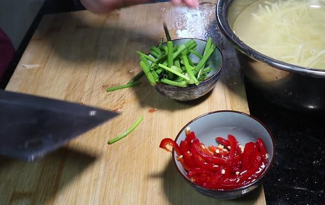 好吃的土豆丝，做法有秘诀，口感脆嫩好吃又下饭