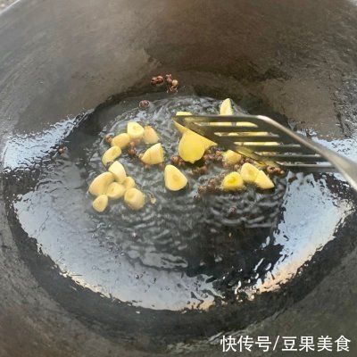 简单快手，下班回家也能做的椒盐鸭架—家庭版