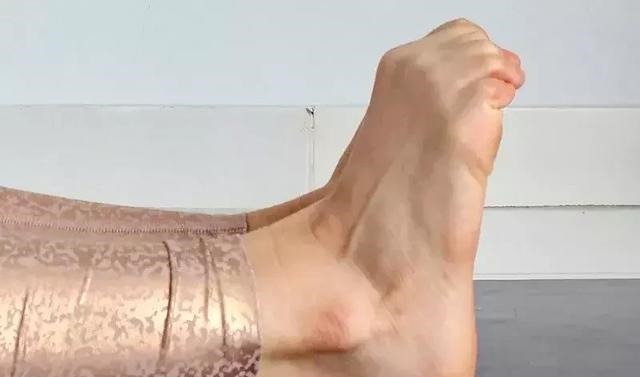 脚掌|“人老脚先衰”!10 个动作帮你灵活双脚,强健根基