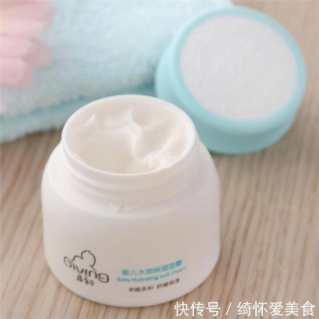 护肤品 皮肤过了50岁,超市的4款面霜值得尝试,平价滋润肤感好