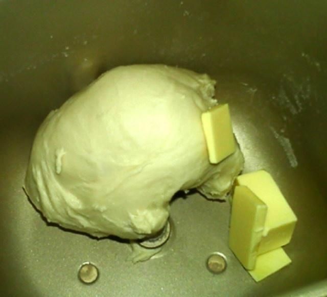 猕猴桃果酱面包,烘烤成金黄,看起来效果也还算不错