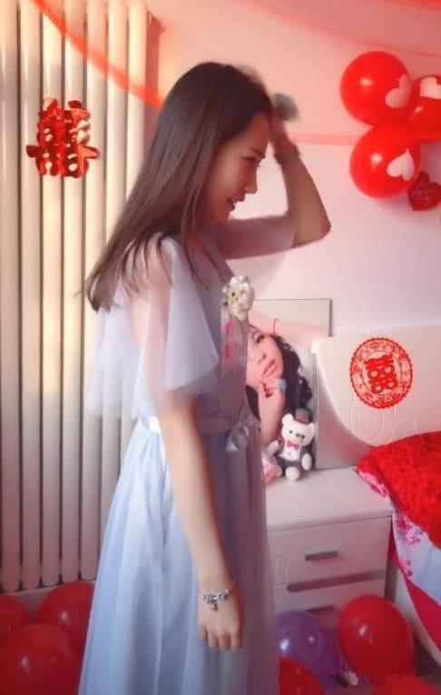 °éÄï|¡°×îÇÀ¾µ°éÄ»ðÁË£¬Ò»¸ö¶¯×÷Òý·¢ÕùÒé£¬ÍøÓÑ£ºÎªÇÀ·çÍ·»í³öÈ¥ÁË