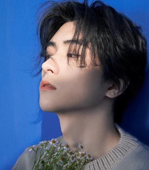 青春有你主题曲直拍公布,余景天动作标准,邓孝慈是在梦游?