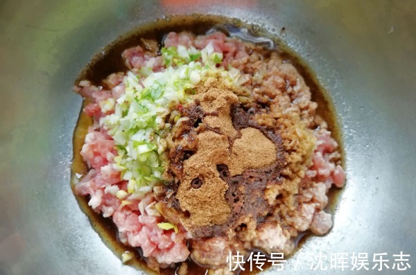 开春该吃啥这野菜包饺子正适合,清香可口味道好,鲜得忘不了