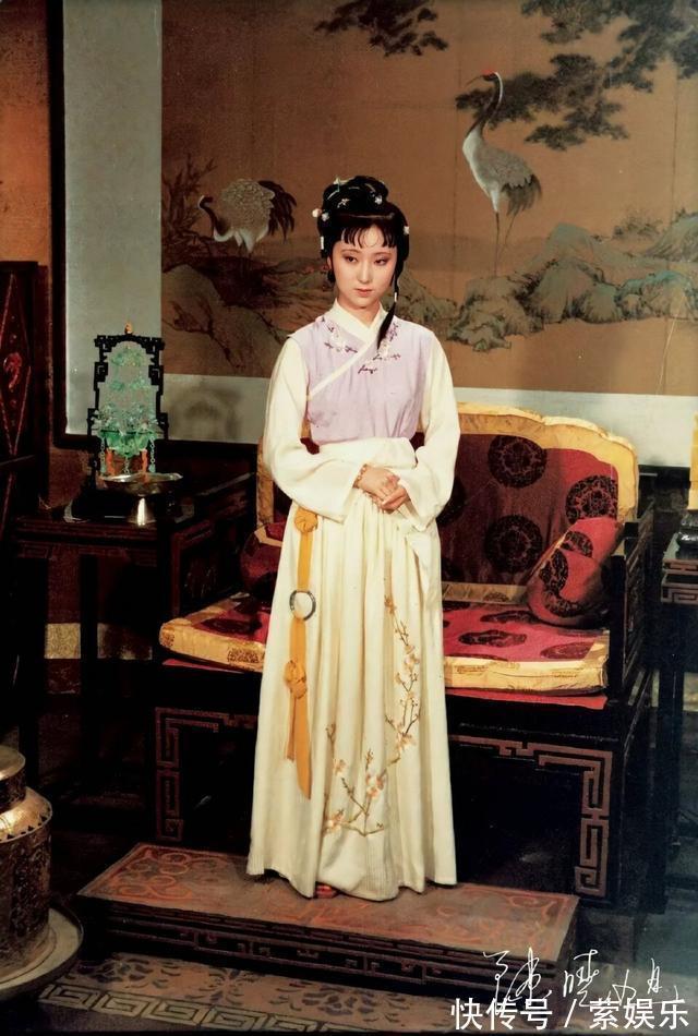 贾府$《红楼梦》之谜贾府众多姑娘,王熙凤为何独独敬重林黛玉一人