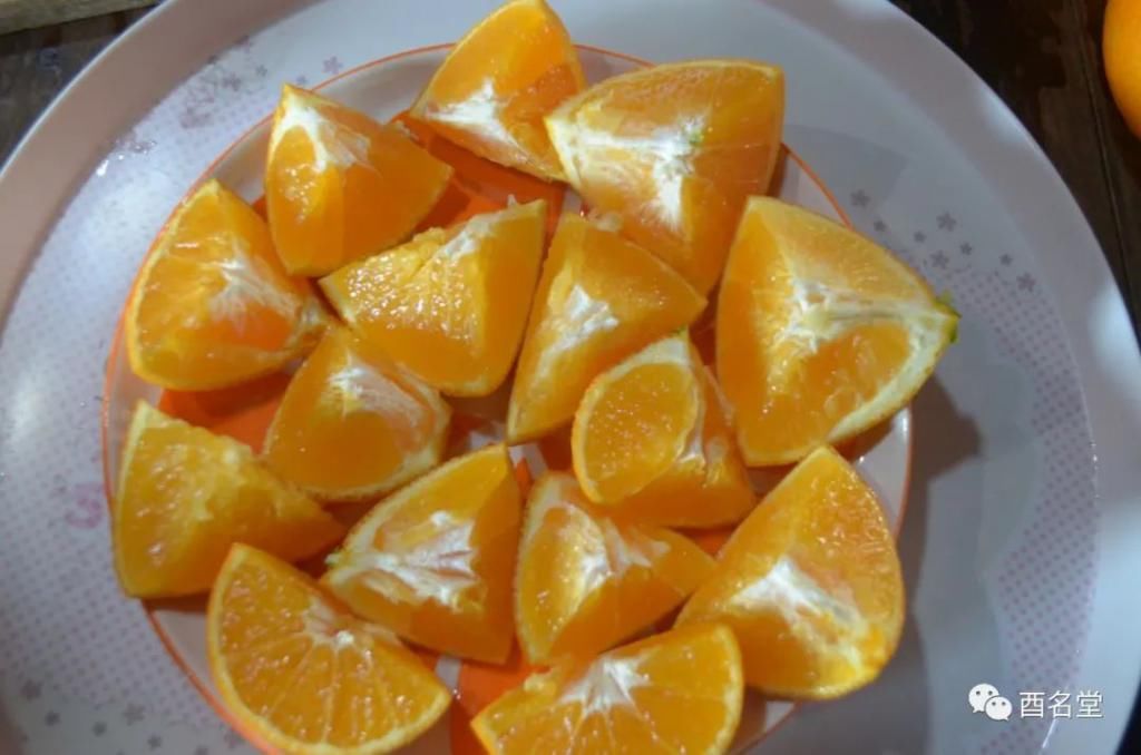 镇有|酉水河镇有位“红美人”，男女老少都爱她