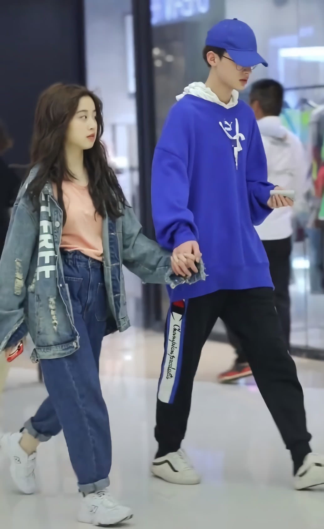 长发披肩 你还不知道吗匡威落后了,街头悄悄火了“N字鞋”,仙女穿的!