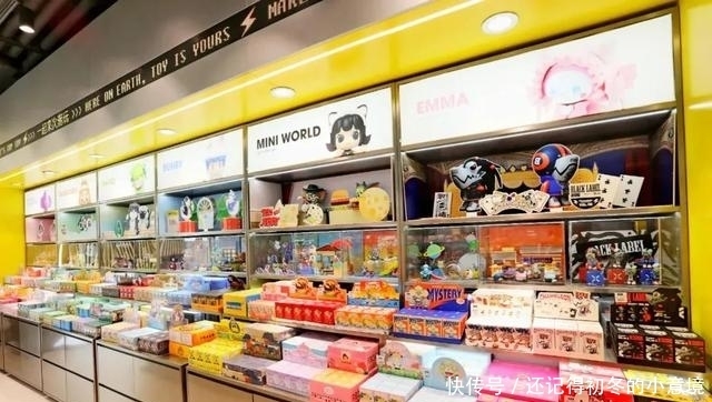 studios|TOP TOY上海首店!潮玩手办、限量盲盒...全球二次元集结