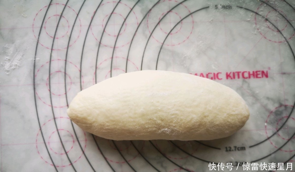 这款蛋黄肉松面包,柔软又香甜,吃过的人都说好!