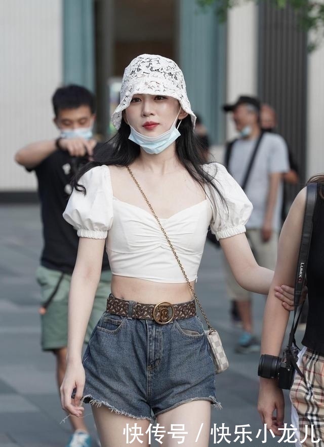 泡泡袖 高贵优雅的打底裤穿搭塑造女性优雅高贵,气质十分出众,青春减龄