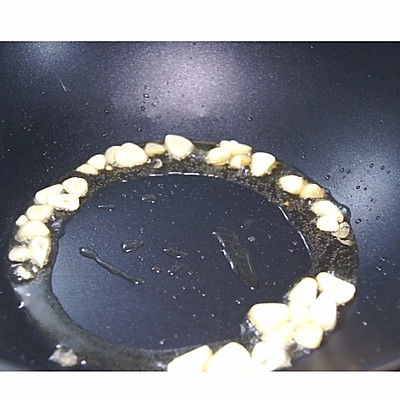 只需3分钟，就可以做出颜色翠绿，口感清甜的蒜香菜心