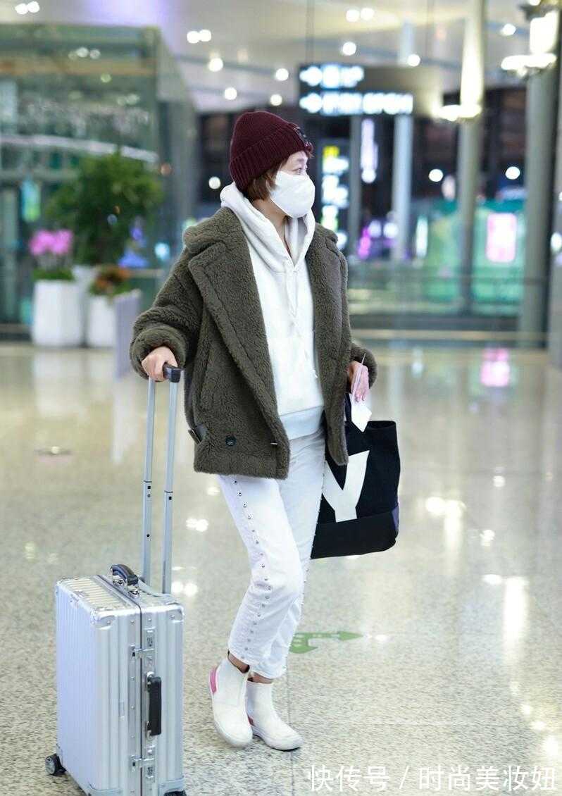 素颜|马伊琍“素颜”走机场显憔悴,穿羊羔绒外套配卫衣,确实像45岁