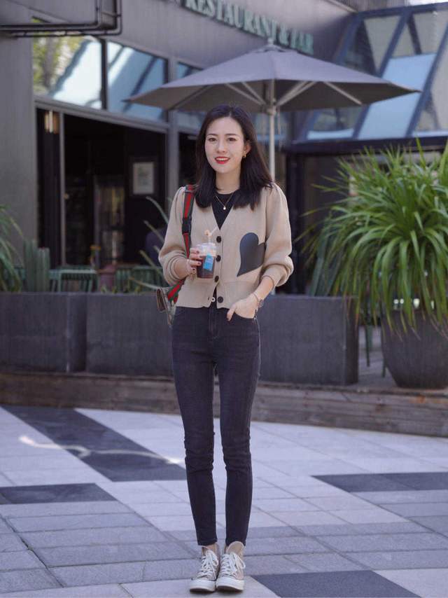 打开方式|秋天正确的打开方式,针织衫的温柔少不了,可以尝试这样搭超好看