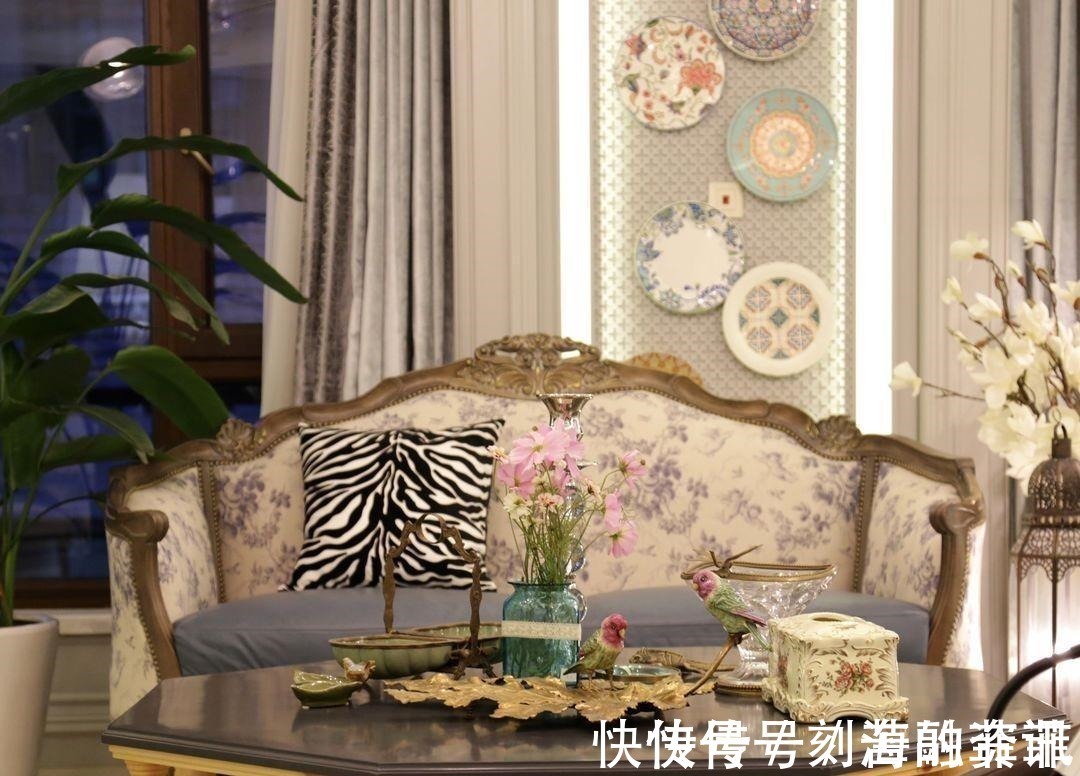 审美|大胆运用色彩的家居空间,每一个房间都独具特色,审美真是独特!