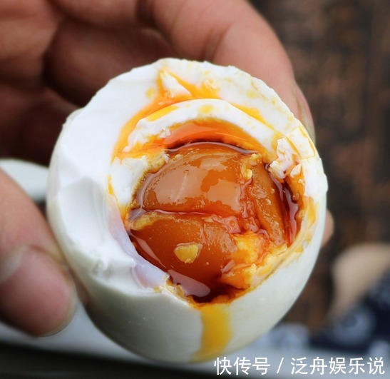 加盐|腌咸鸭蛋,只加盐可不行,多做2步,1周就腌好,个个起沙还流油