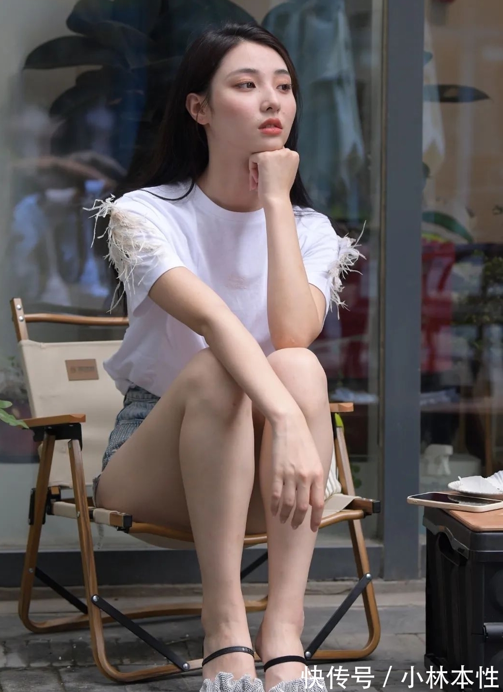 短裤 T恤加短裤搭配高跟凉拖鞋,简单大方的搭配也能穿出大长腿的效果