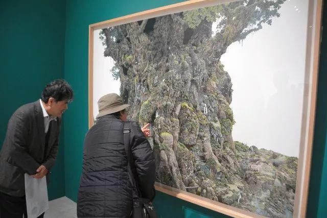 东京艺术大学$一幅画画了3年,细到要用放大镜,他把钢笔画玩到了极致