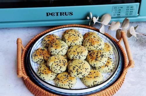 椒香酥脆的小点心，免打发，简单拌一拌，烤一烤方便又美味