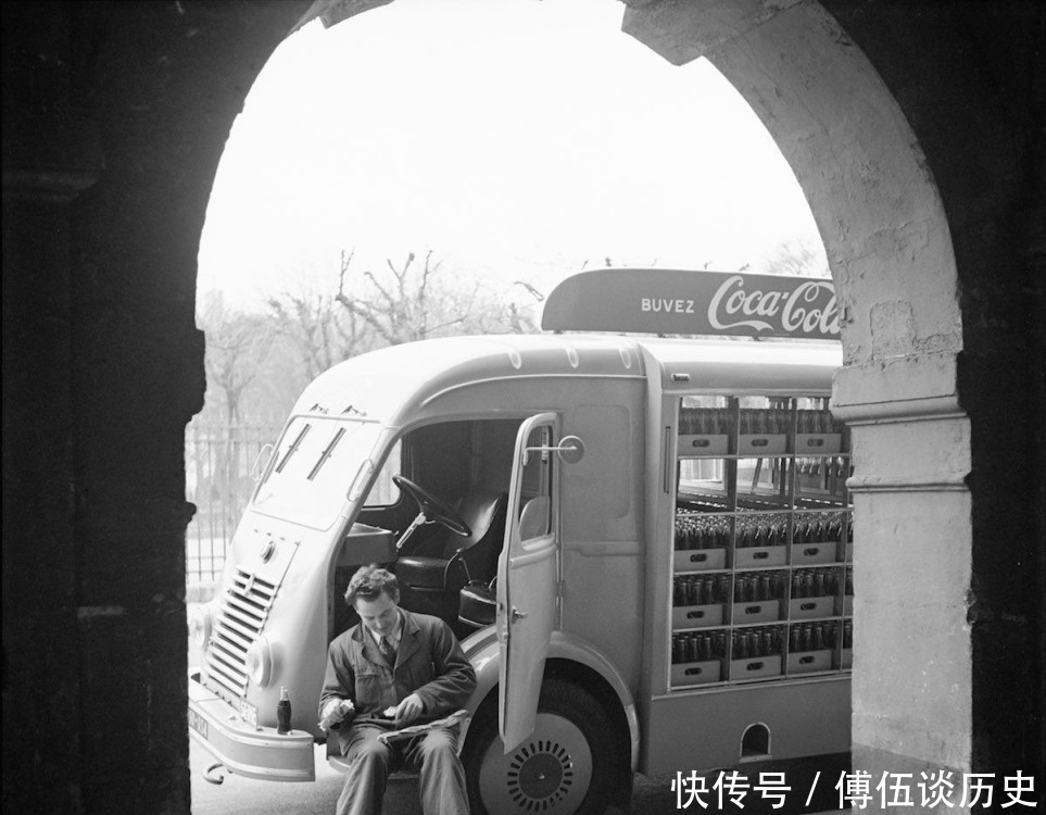 五十年代 可口可乐是如何进军巴黎市场的 他们摆摊还卖小吃