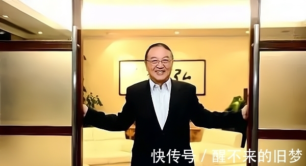 办公室&联想柳传志的办公室,挂什么书法作品?可见他的野心和抱负有多大