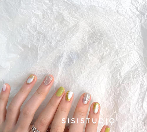 夏日色彩太平淡？那给指尖来点“绿”吧