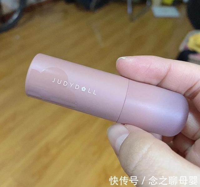 丝绒哑光 国货口红“真不行”完美日记被吐槽,花西子风评差,难怪用大牌