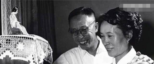 工作|溥仪工作首月拿到了60元工资,他买了什么?当过皇帝的人果然不一样!