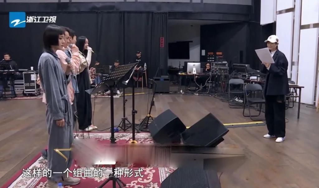 老外将巨大弹力球从大坝扔了下去,毫发无伤,网友:球的质量真好!