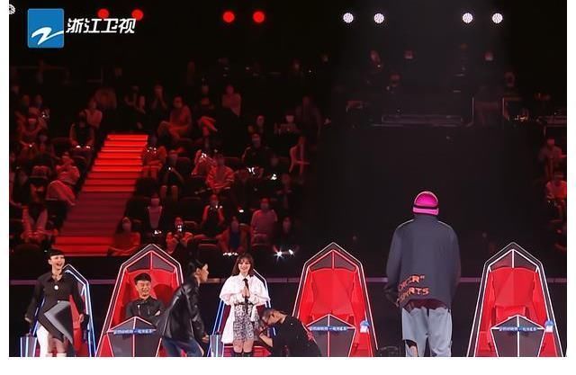 中国好声音：选择谭轩辕，放弃孙朗朗，汪峰给那英出了一道难题