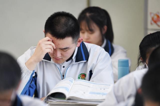 学习性|2021年“最强中考生”，8门满分总分757分，秘诀与是否补课有关？