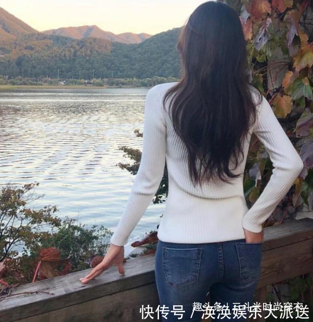 裤尾 紧身牛仔裤美女，清新迷人又优雅别致，别样的潮流范让人迷恋！