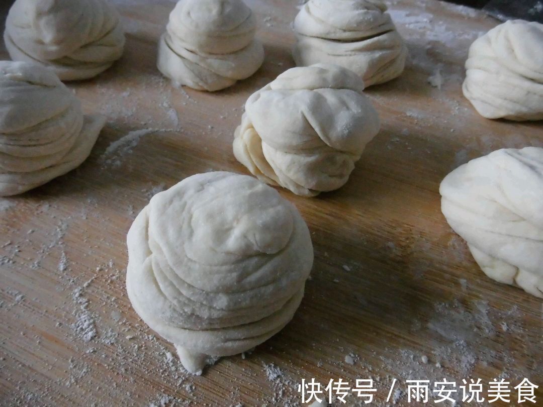 千层葱油薄饼家庭做法，美味好吃，营养健康