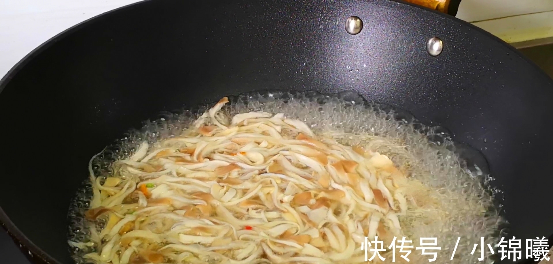 夏天,这汤我家一周做3次,5分钟就搞定,鲜美开胃解油腻,真好喝