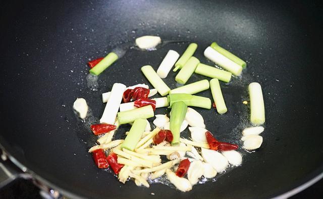 血腥味|猪身上这块肉最“宝贵”,营养价值很高,遇见别手软,再贵也要买