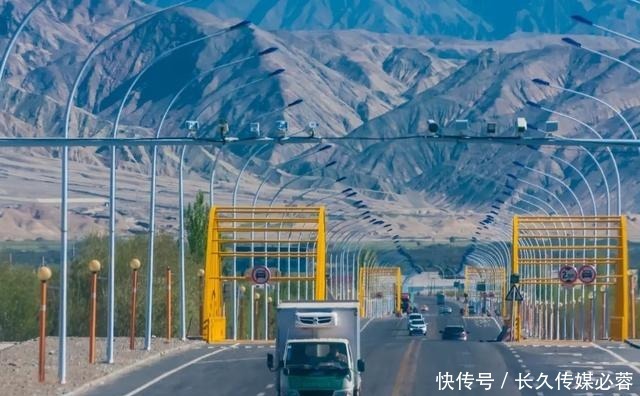 中年|新疆重新开放,国内秋季颜值巅峰全在这条线上,国庆自驾正合适!