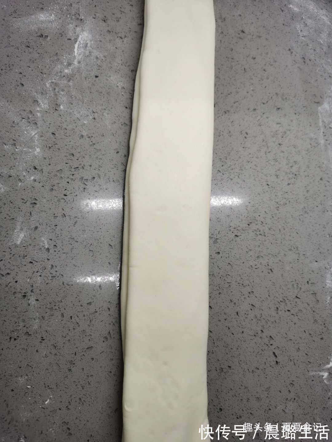 自从学会这早餐，儿子就迷上了它，卷一卷煎一煎，蓬松酥脆香喷喷