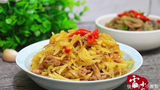 两个人的晚饭,3个菜,才花了15块钱,还有荤有素,真会过日子