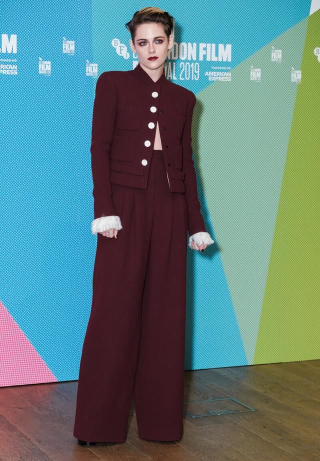短发|《暮光之城》女主短发更有韵味，时尚穿搭帅气迷人，让人羡慕